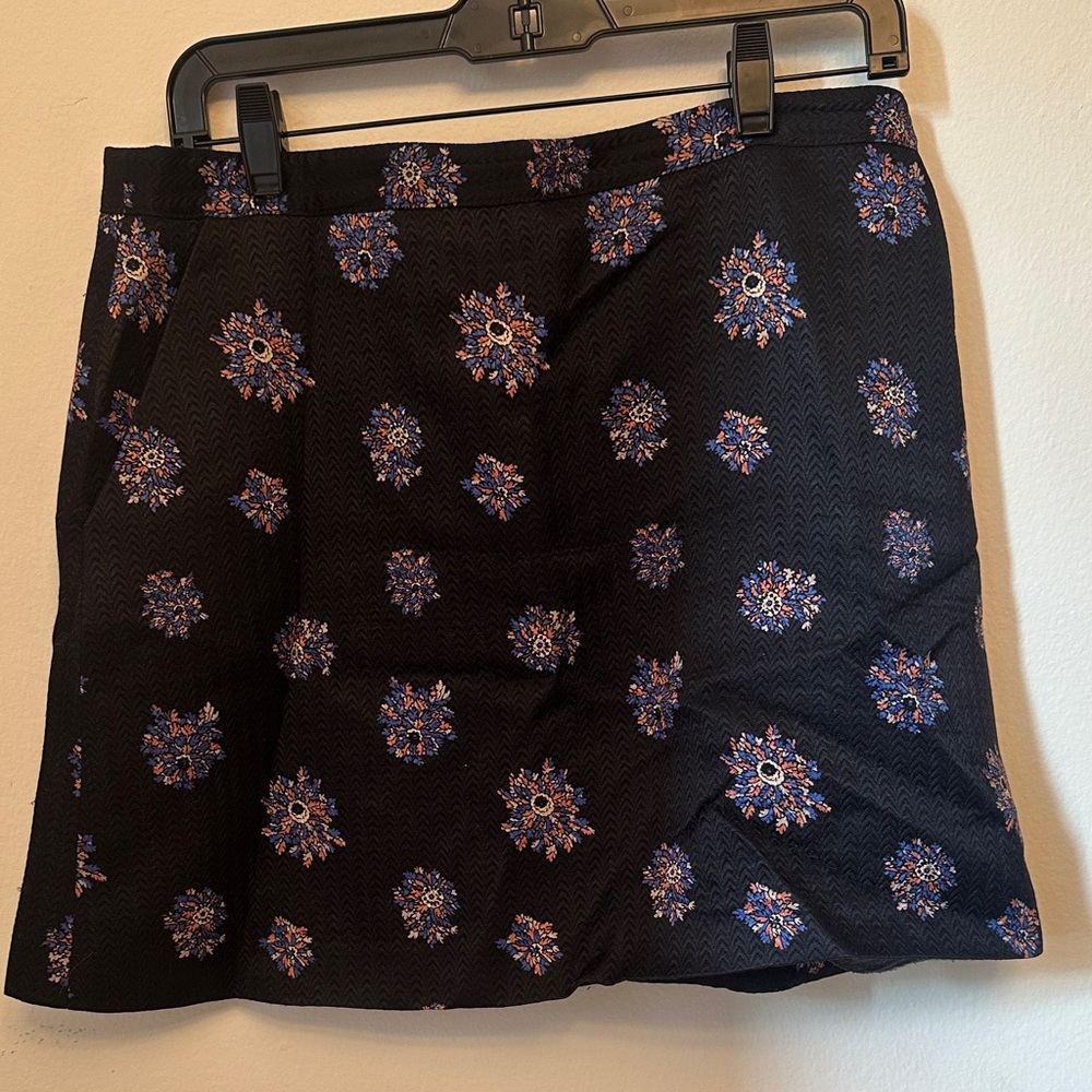 Club Monaco Floral Patterned Black Skirt